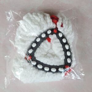 New in bag mop head white fluffy red triangle center plastic piece household cle